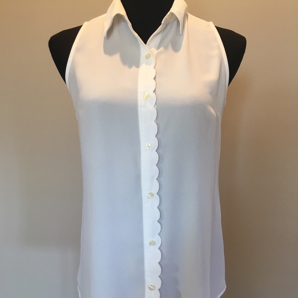 Banana Republic scalloped edge white top